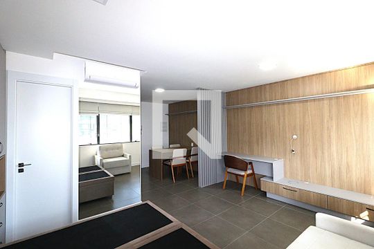 Sala/Quarto de kitnet/studio para alugar com 1 quarto, 40m² em Auxiliadora, Porto Alegre