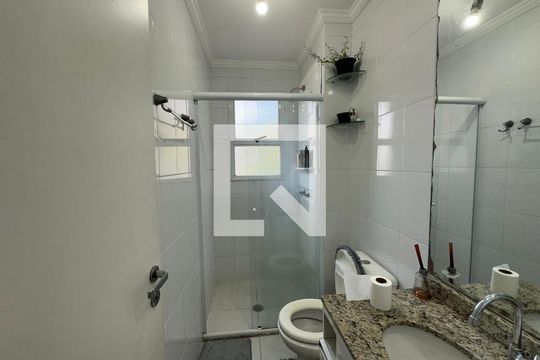 Banheiro de apartamento para alugar com 3 quartos, 63m² em Parque Viana, Barueri