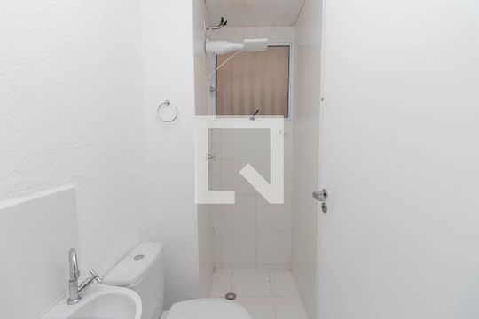 Banheiro de apartamento para alugar com 2 quartos, 38m² em Jardim Recanto Verde, São Paulo