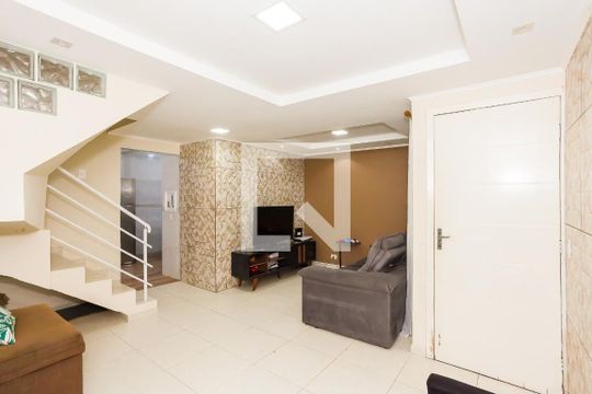 Sala de casa de condomínio à venda com 4 quartos, 120m² em Uberaba, Curitiba