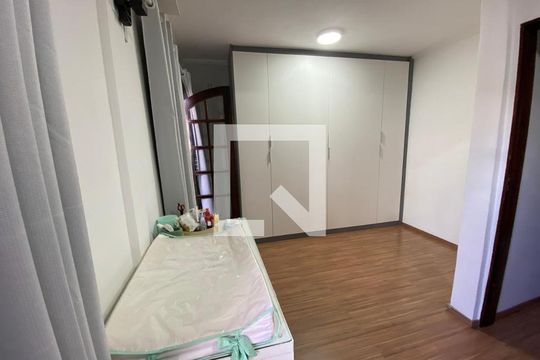 Quarto de casa para alugar com 2 quartos, 213m² em Parque Erasmo Assunção, Santo André