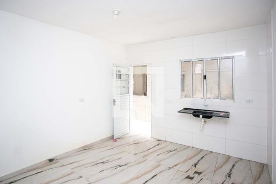 Cozinha de kitnet/studio para alugar com 1 quarto, 34m² em Cidade Júlia, São Paulo