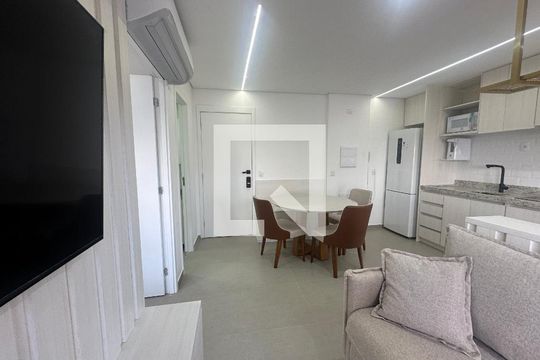 Sala de apartamento à venda com 1 quarto, 43m² em Empresarial 18 do Forte, Barueri