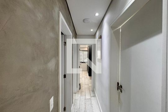 Corredor de apartamento à venda com 3 quartos, 92m² em Barra da Tijuca, Rio de Janeiro