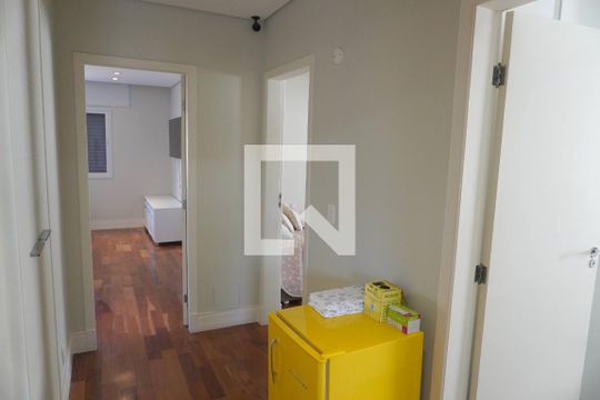 Acesso aos quartos de casa de condomínio para alugar com 4 quartos, 250m² em Tamboré, Santana de Parnaíba