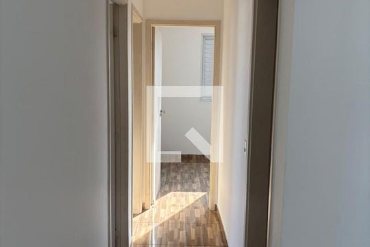 Corredor de apartamento à venda com 3 quartos, 68m² em Vila Barros, Barueri