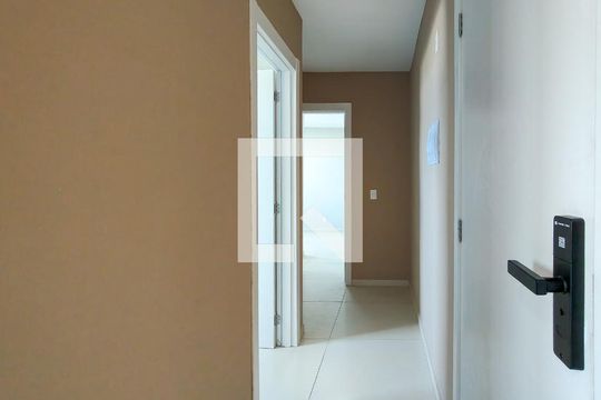 Corredor de apartamento para alugar com 2 quartos, 50m² em Santo Cristo, Rio de Janeiro