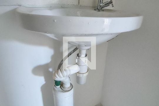 Banheiro  de apartamento para alugar com 2 quartos, 38m² em Bonsucesso, Rio de Janeiro