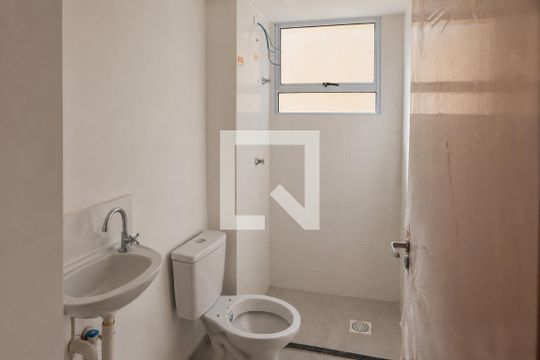 Banheiro de apartamento para alugar com 2 quartos, 42m² em Vila Mutirao, Goiânia