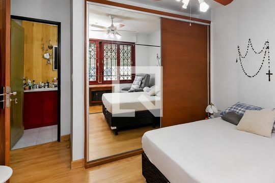 Suíte de casa à venda com 3 quartos, 200m² em Jardim do Salso, Porto Alegre