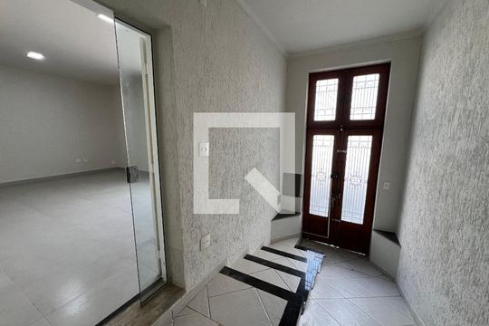 Hall de entrada de casa para alugar com 5 quartos, 500m² em Centro, Juiz de Fora