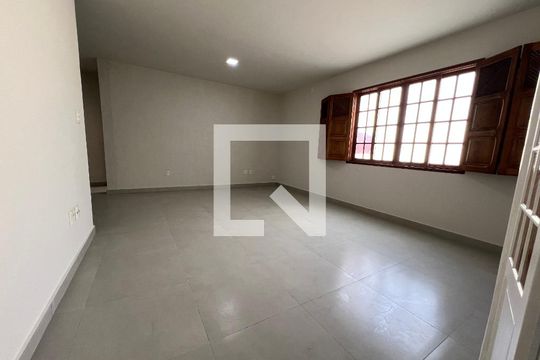 Sala de casa para alugar com 5 quartos, 500m² em Centro, Juiz de Fora