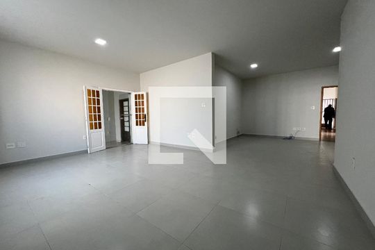Sala de casa para alugar com 5 quartos, 500m² em Centro, Juiz de Fora