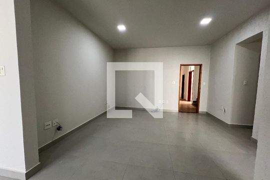 Sala de casa para alugar com 5 quartos, 500m² em Centro, Juiz de Fora