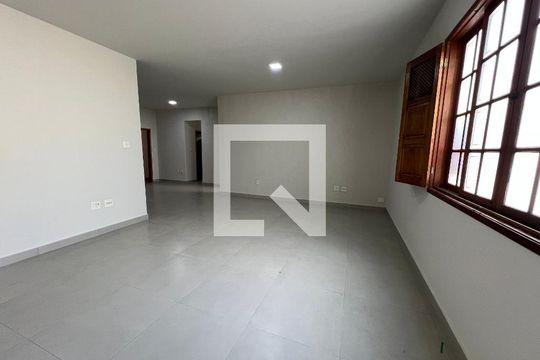 Sala de casa para alugar com 5 quartos, 500m² em Centro, Juiz de Fora
