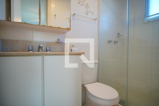 Banheiro da Suíte de apartamento para alugar com 2 quartos, 66m² em Petrópolis, Porto Alegre