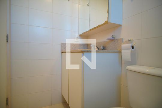 Banheiro da Suíte de apartamento para alugar com 2 quartos, 66m² em Petrópolis, Porto Alegre