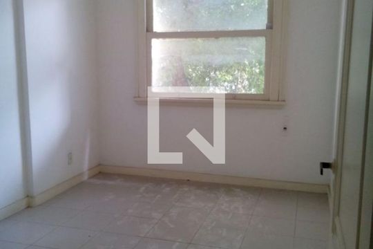 Quarto de apartamento à venda com 3 quartos, 110m² em Laranjeiras, Rio de Janeiro