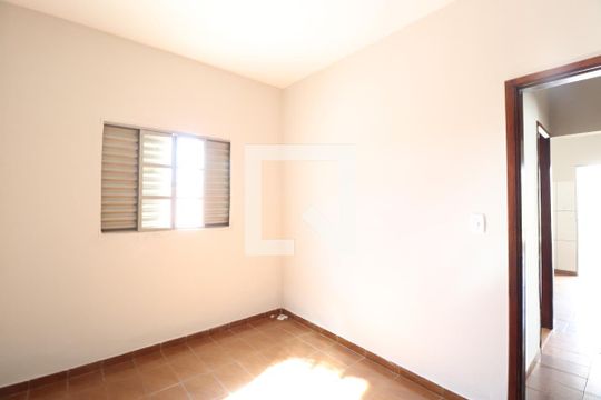 Quarto 1 de casa para alugar com 3 quartos, 120m² em Santa Mônica, Uberlândia