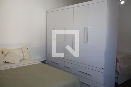 Quarto de casa para alugar com 1 quarto, 80m² em Quinta da Paineira, São Paulo