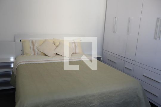 Quarto de casa para alugar com 1 quarto, 80m² em Quinta da Paineira, São Paulo