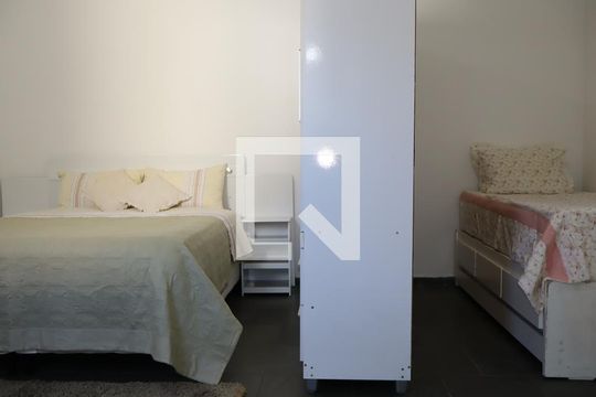 Quarto de casa para alugar com 1 quarto, 80m² em Quinta da Paineira, São Paulo