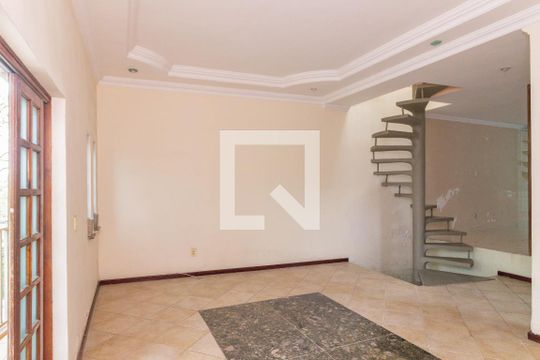 Sala de casa para alugar com 3 quartos, 255m² em Jardim Vivan, São Paulo