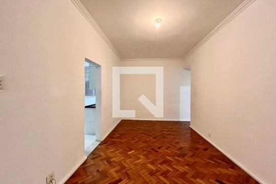 Sala  de apartamento para alugar com 2 quartos, 73m² em Copacabana, Rio de Janeiro