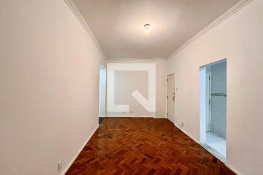 Sala  de apartamento para alugar com 2 quartos, 73m² em Copacabana, Rio de Janeiro