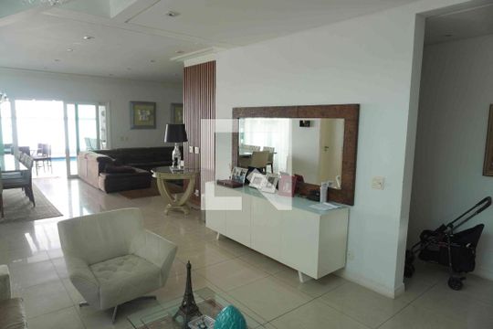 Sala de casa de condomínio à venda com 3 quartos, 350m² em Alphaville, Santana de Parnaíba