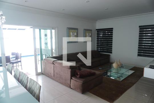 Sala de TV de casa de condomínio à venda com 3 quartos, 350m² em Alphaville, Santana de Parnaíba