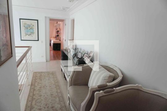 Acesso aos Quartos de casa de condomínio à venda com 3 quartos, 350m² em Alphaville, Santana de Parnaíba