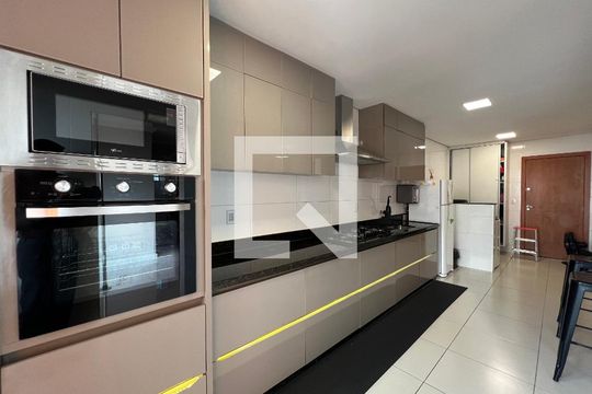 Cozinha de apartamento à venda com 3 quartos, 220m² em Cabral, Contagem