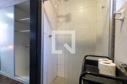 Banheiro social de kitnet/studio à venda com 1 quarto, 25m² em Centro Histórico, Porto Alegre