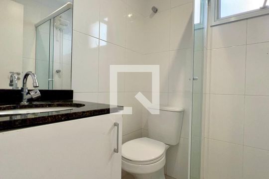Banheiro de apartamento para alugar com 1 quarto, 45m² em Sumaré, São Paulo