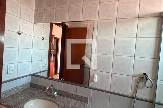 Banheiro Corredor de apartamento para alugar com 3 quartos, 79m² em Setor Pedro Ludovico, Goiânia