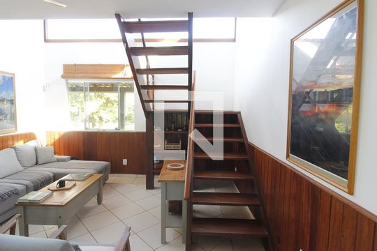 Sala 1 de casa para alugar com 6 quartos, 236m² em Caravelas, Cabo Frio