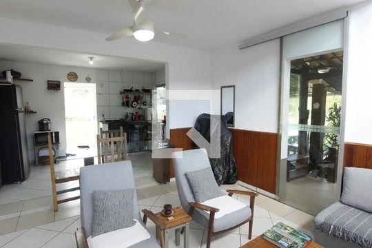 Sala 1 de casa para alugar com 6 quartos, 236m² em Caravelas, Cabo Frio