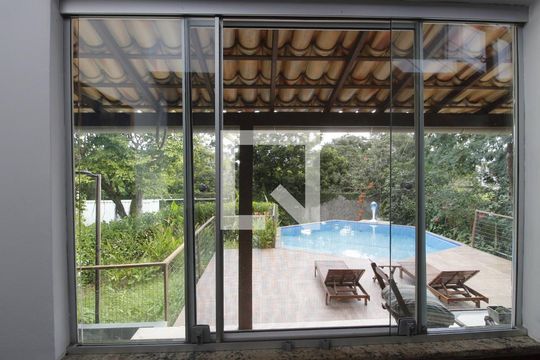 Sala 1 de casa para alugar com 6 quartos, 236m² em Caravelas, Cabo Frio