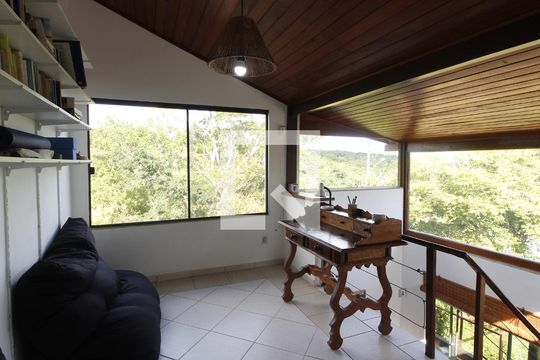 Sala 2 de casa para alugar com 6 quartos, 236m² em Caravelas, Cabo Frio