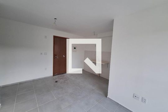 Sala de apartamento para alugar com 2 quartos, 58m² em Rio do Ouro, São Gonçalo