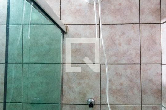 Banheiro da suíte de casa à venda com 3 quartos, 233m² em Riacho Fundo Ii, Brasília