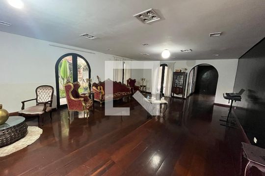Sala 2 de casa para alugar com 3 quartos, 1000m² em Real Parque, São Paulo