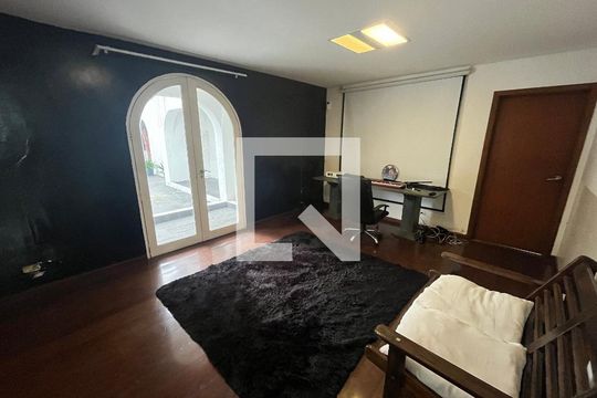 Escritório de casa para alugar com 3 quartos, 1000m² em Real Parque, São Paulo