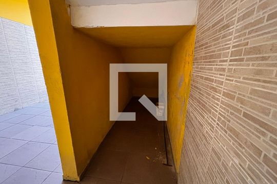 Garagem de casa à venda com 3 quartos, 180m² em Jardim Graziela, Barueri