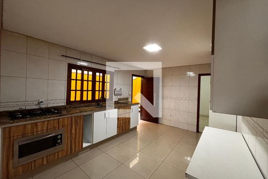 Cozinha de casa à venda com 3 quartos, 180m² em Jardim Graziela, Barueri