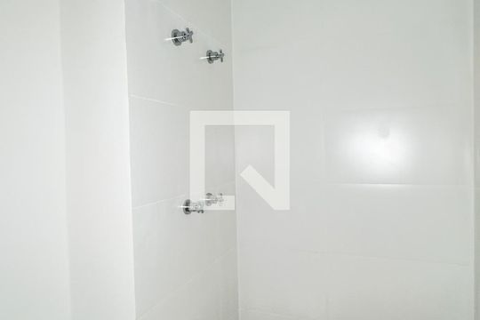 Banheiro de kitnet/studio à venda com 1 quarto, 24m² em Vila Congonhas, São Paulo