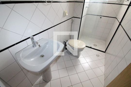 Banheiro de apartamento para alugar com 2 quartos, 65m² em Jardim das Colinas, São José dos Campos