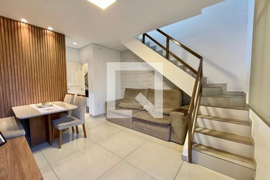 Casa à venda com 2 quartos, 60m² em João Pinheiro, Belo Horizonte