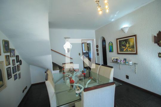 Casa à venda com 2 quartos, 220m² em Vila Bertioga, São Paulo